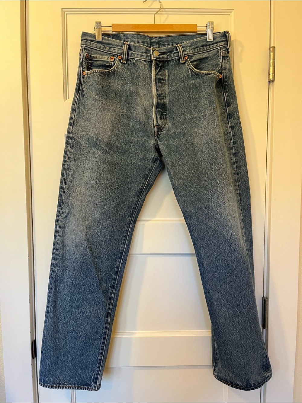 👖 Vintage Levi’s 501 Button Fly Jeans Men’s 36x33 Light Wash Classic Fit